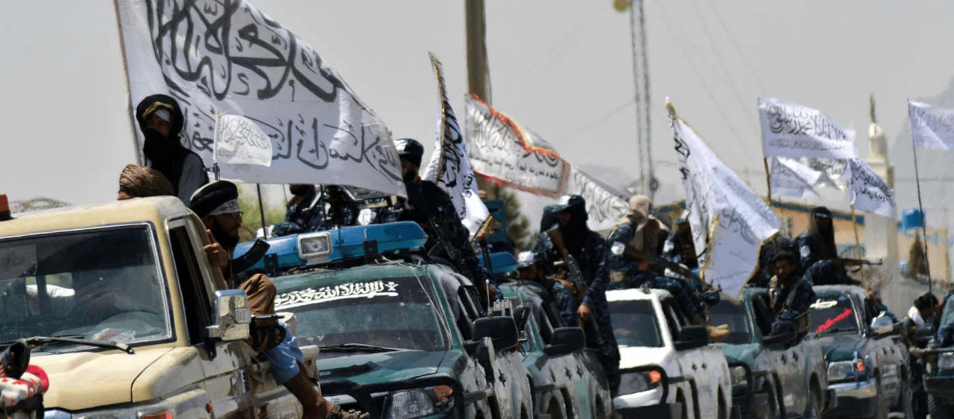 Κανταχάρ: Οι Ταλιμπάν πραγματοποίησαν στρατιωτική παρέλαση με αμερικανικά οχήματα